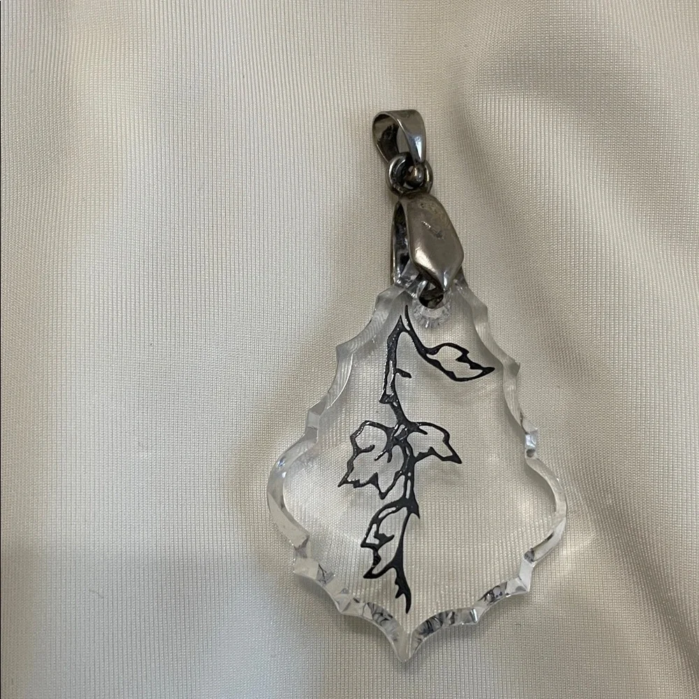 Crystal Pendant with Délicate Floral Design  RARE - Picture 2 of 4